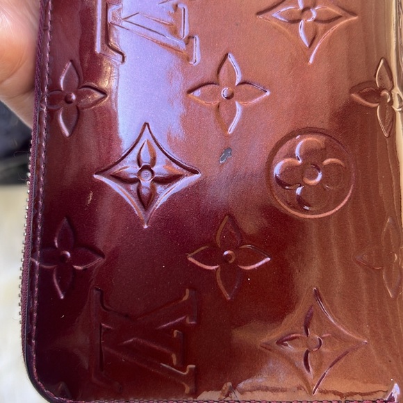 Louis Vuitton Round Zipper Vernis - Picture 9 of 13